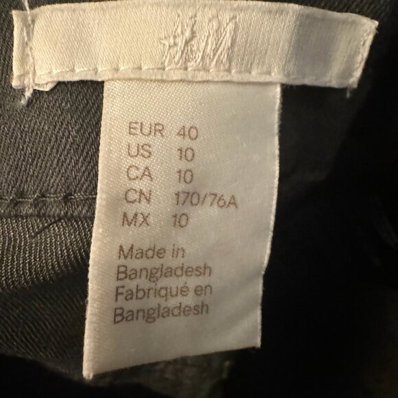 H&M Hunter Green Skinny Leg Stretch Casual Pants with Back Pockets - Picture 2 of 3